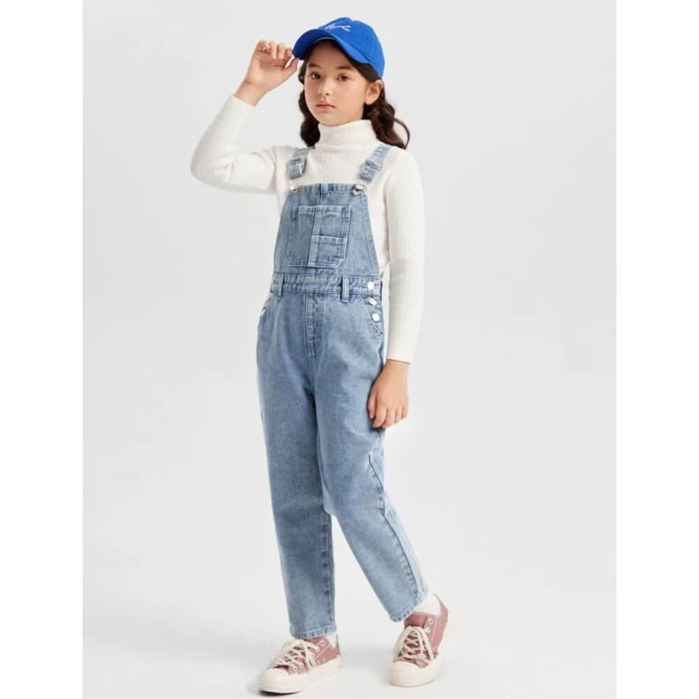 Look Infantil Jardineira com Boné