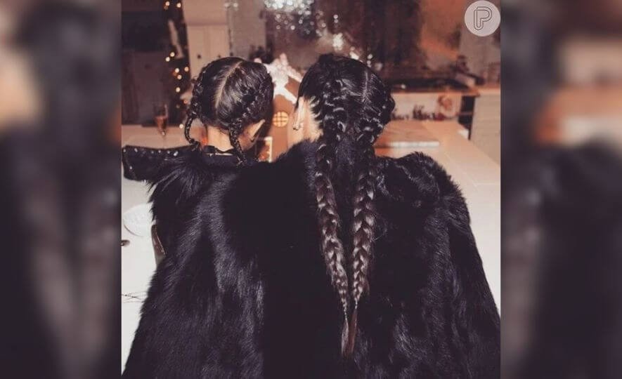 Kim Kardashian com a Filha usando Trança Boxeadora