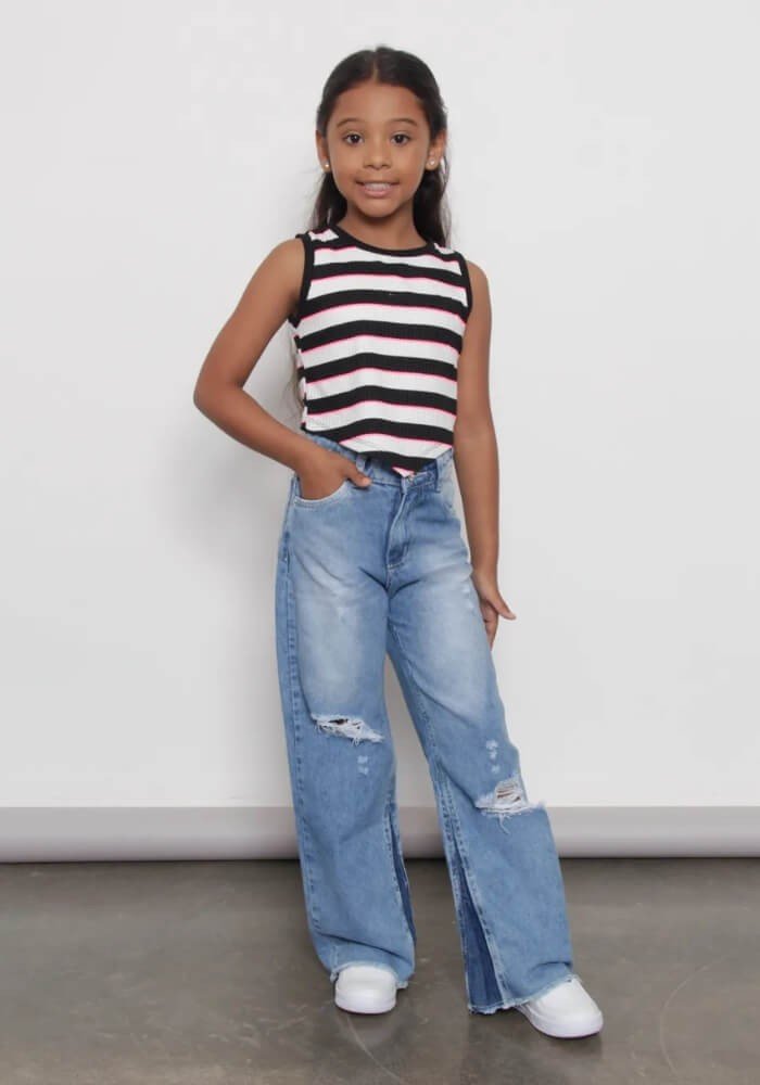 Calça Jeans com Regata Básica e Tênis Branco Feminino